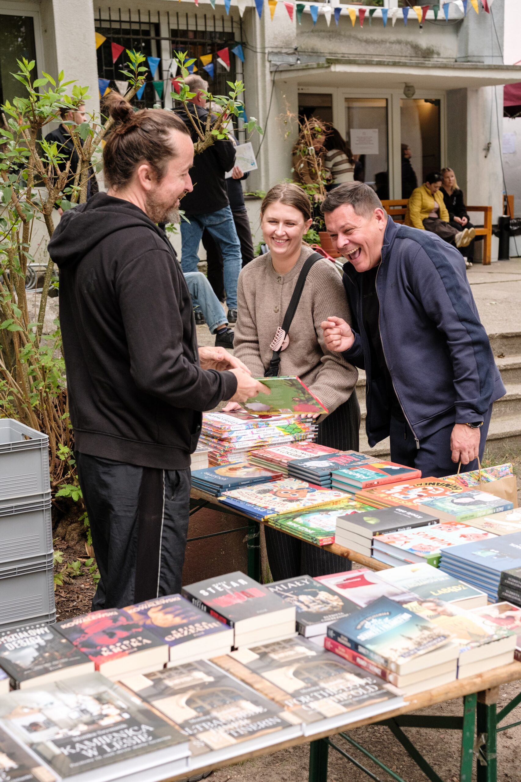 Mobile bookstore “Kamienica w lesie”